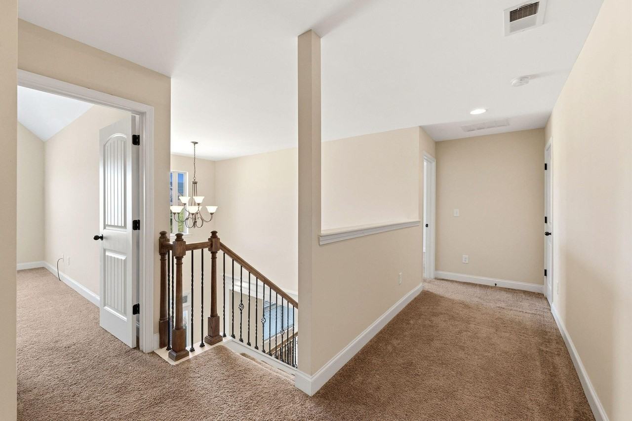 1405 Calumet Dr - Photo 7 of 29