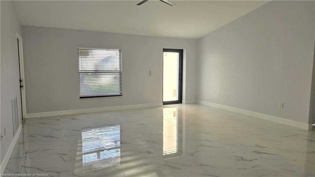 4720 Trout Ave - Photo 7 of 30