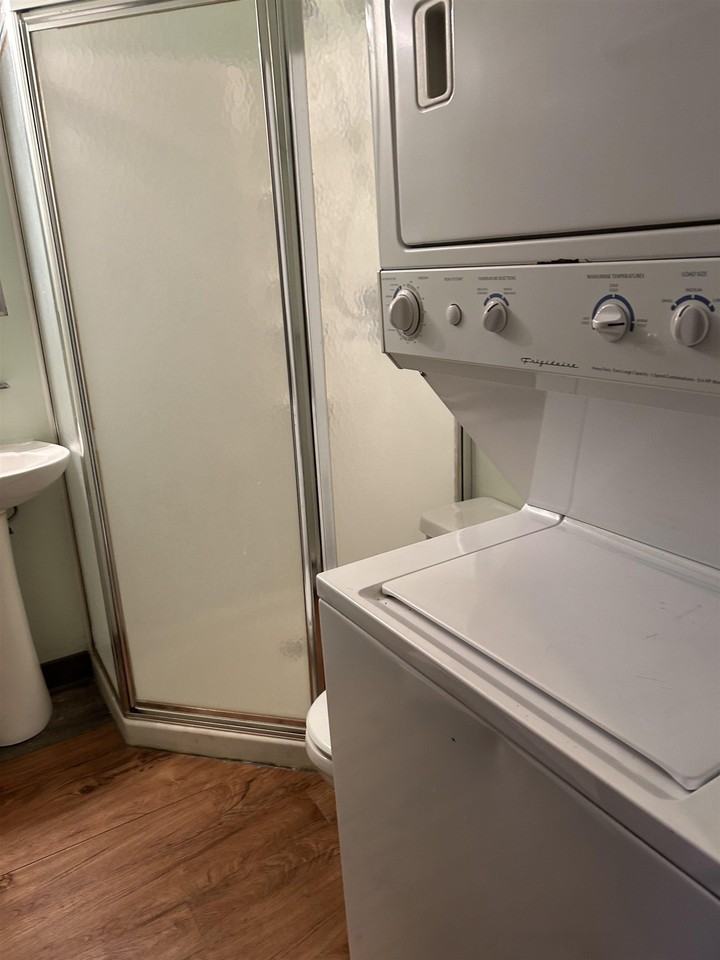 213 Spotswood Ln - Photo 2 of 9