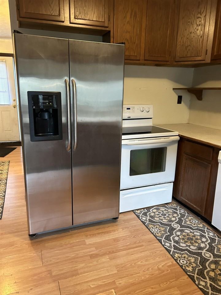 213 Spotswood Ln - Photo 3 of 9