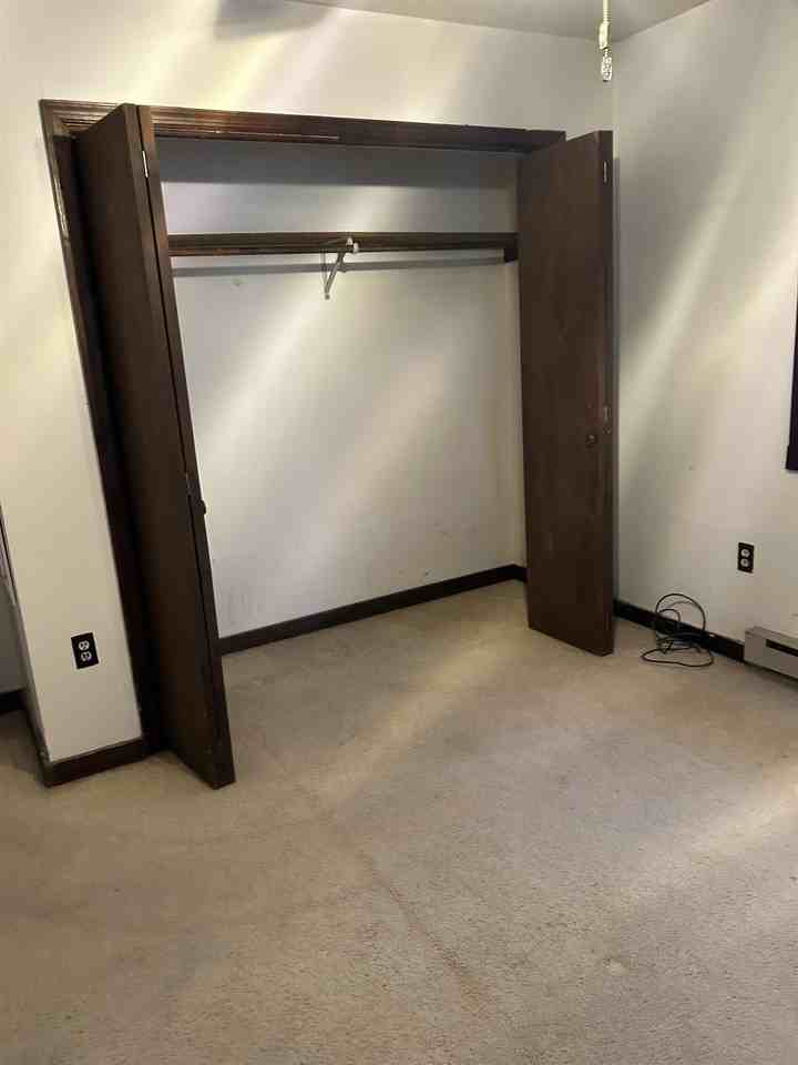 213 Spotswood Ln - Photo 7 of 9