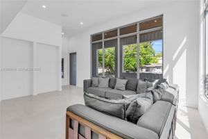 featured image of 3204 Plaza St #TH