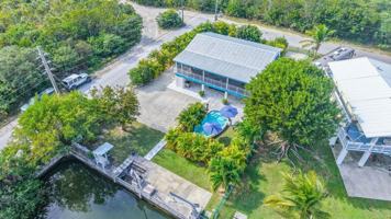 featured image of 421 Ixora Dr