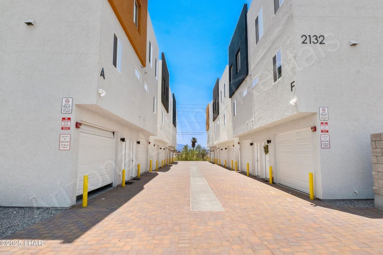 2132 Moyo Dr Unit 2b - Photo 3 of 18