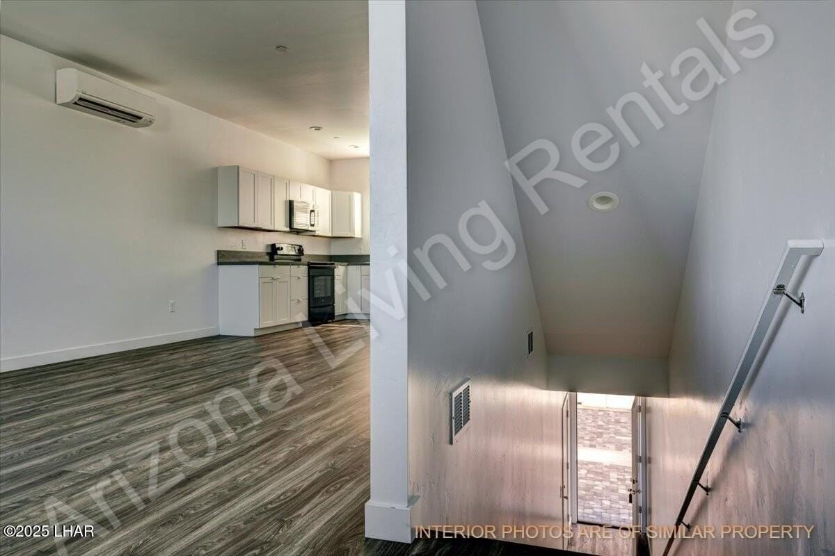 2132 Moyo Dr Unit 2b - Photo 5 of 18