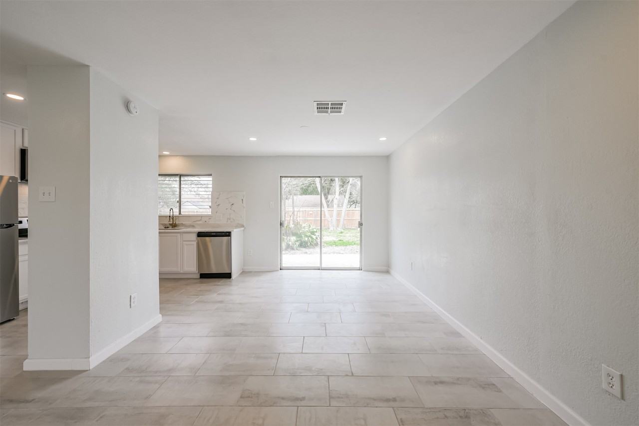 2114 Shasta St - Photo 5 of 35