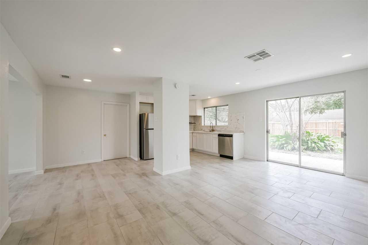 2114 Shasta St - Photo 6 of 35