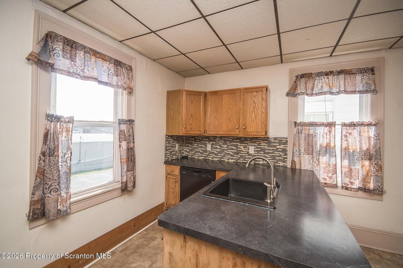 1827 Main St - Photo 5 of 28