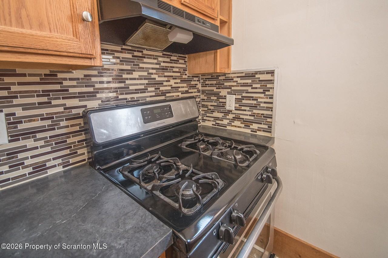 1827 Main St - Photo 6 of 28
