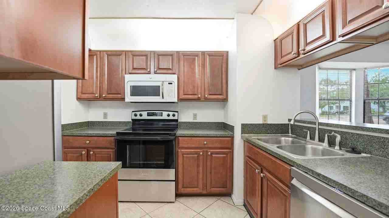 1725 Harrison St - Photo 3 of 50