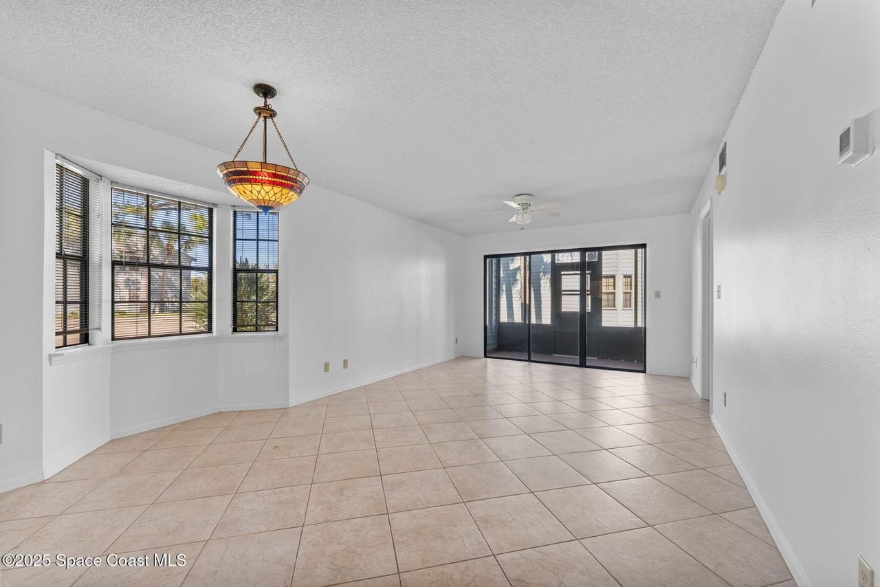 1725 Harrison St - Photo 4 of 50
