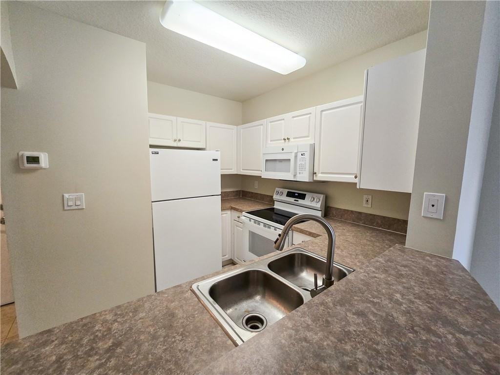 5035 Fairways Cir - Photo 5 of 20