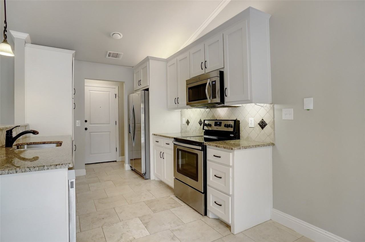110 Wildbriar St - Photo 7 of 18