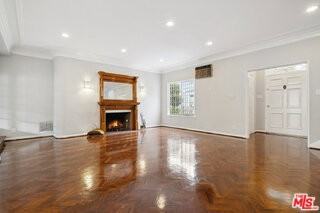 110 N Flores St - Photo 6 of 8