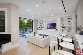 806 N Gardner St - Photo 3 of 8