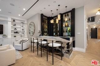 806 N Gardner St - Photo 6 of 8