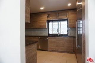 221 N Bowling Green Way - Photo 5 of 8