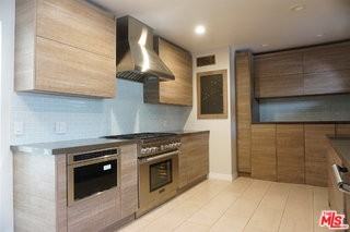 221 N Bowling Green Way - Photo 6 of 8