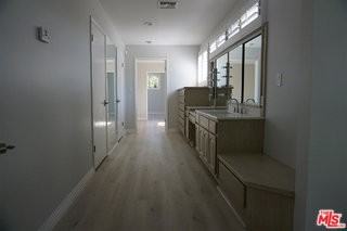 221 N Bowling Green Way - Photo 7 of 8