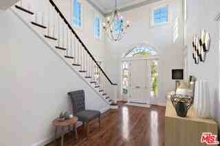 360 Alma Real Dr - Photo 2 of 8