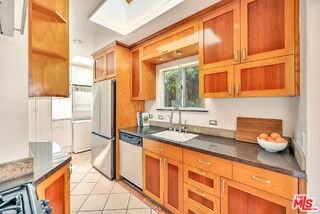 655 Brooks Ave - Photo 5 of 8