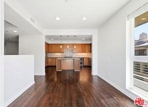 5831 Seawalk Dr #216 - Photo 6 of 8