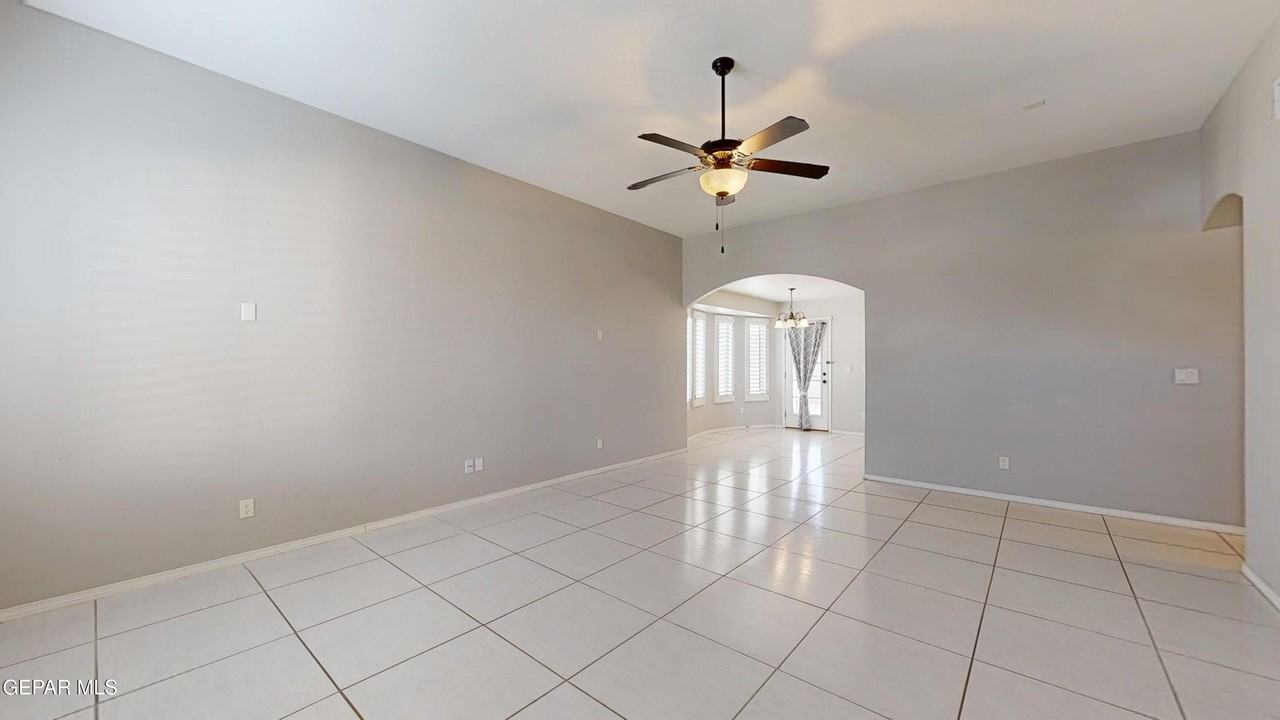 13648 Samlesbury Ave - Photo 2 of 40