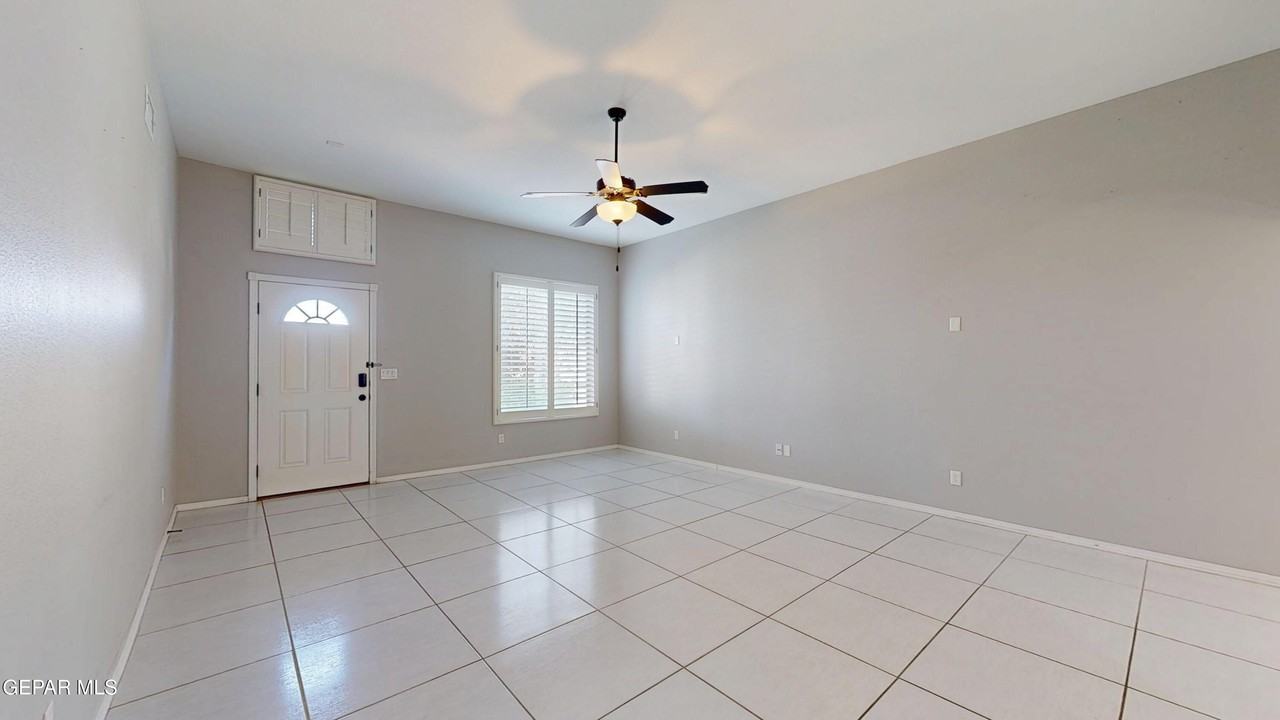 13648 Samlesbury Ave - Photo 5 of 40
