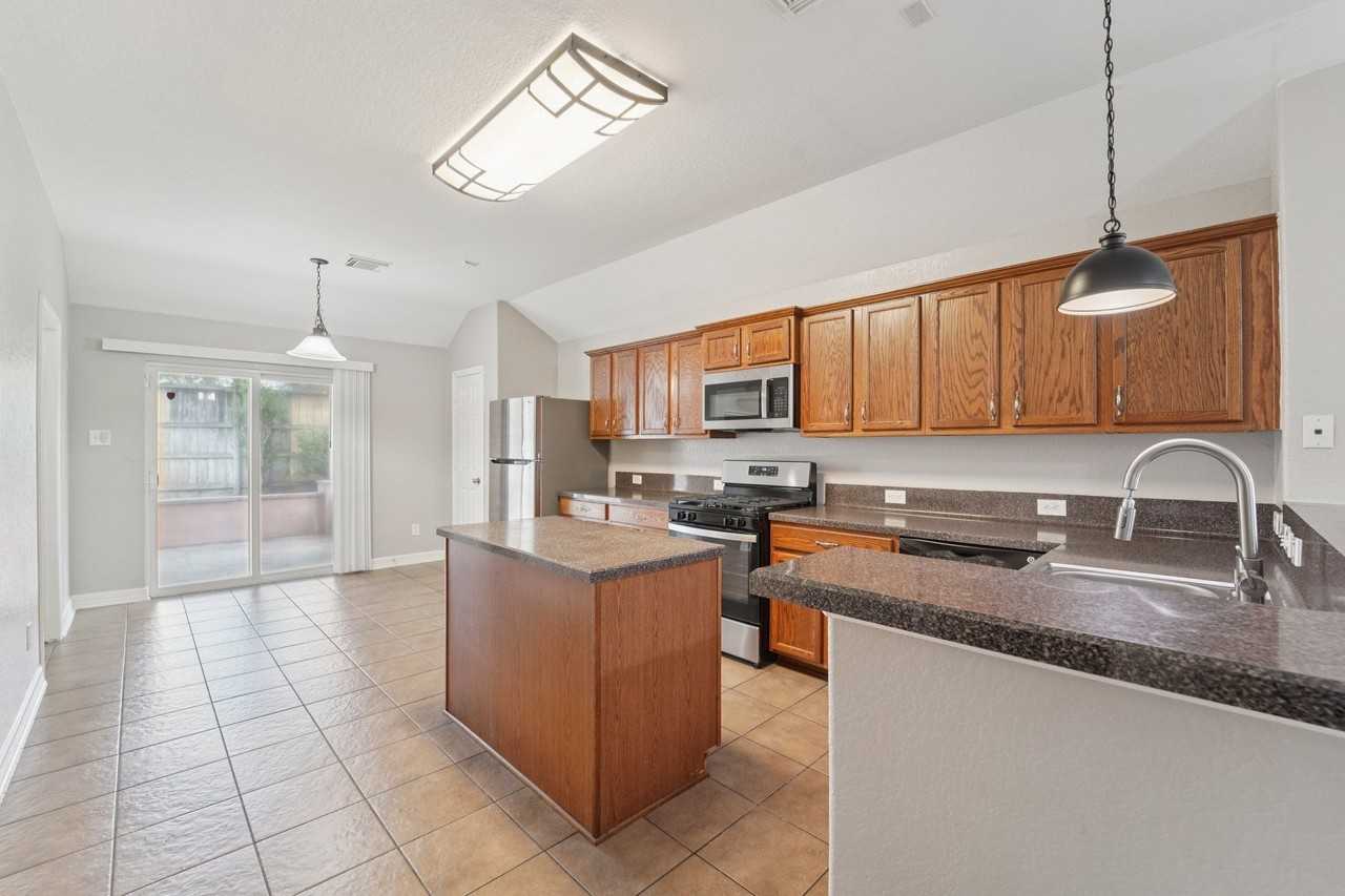 14134 Brayford Place Dr - Photo 7 of 29