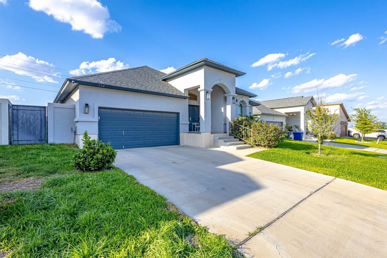 514 Prado Dr - Photo 3 of 32