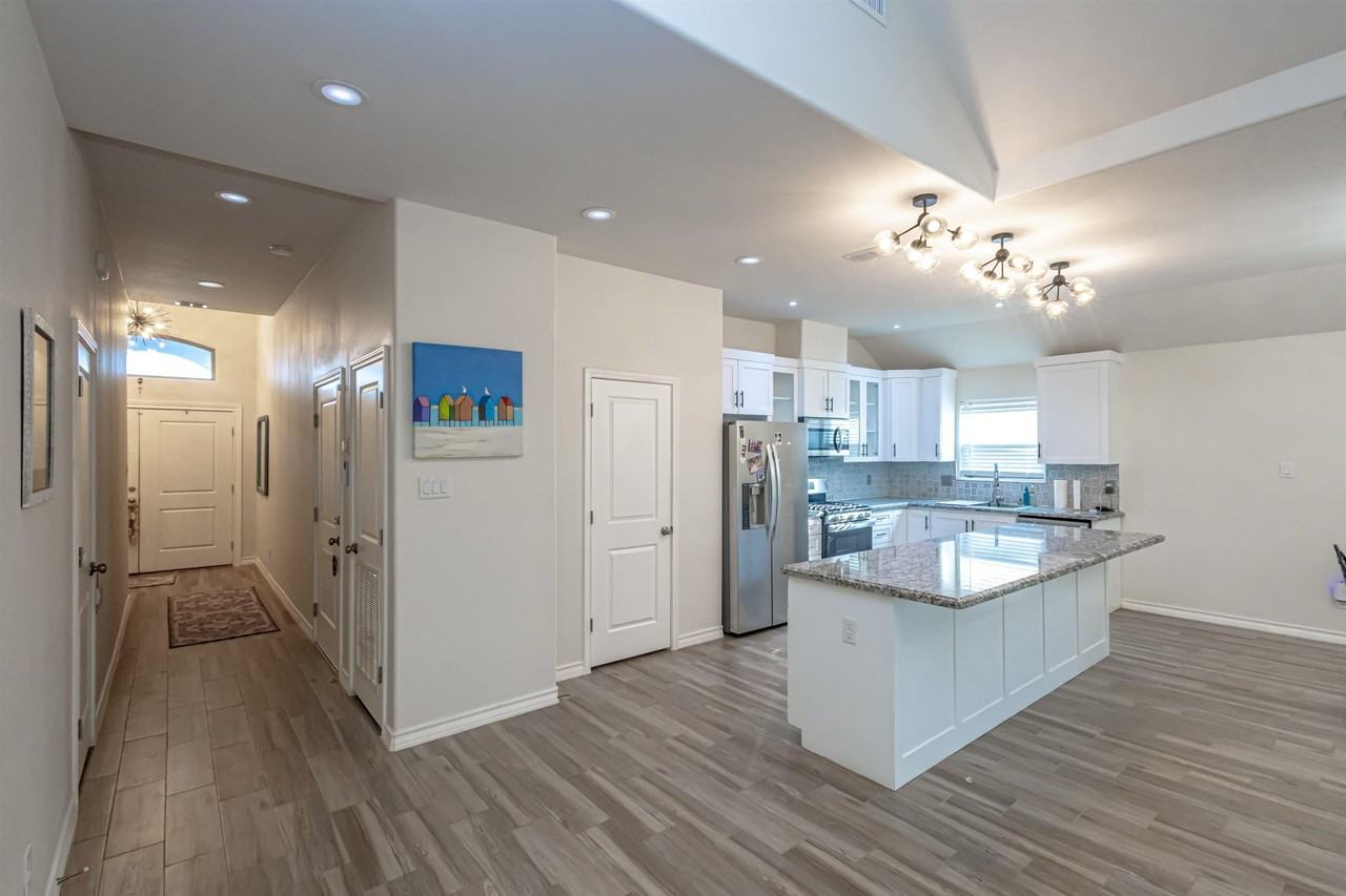 514 Prado Dr - Photo 6 of 32