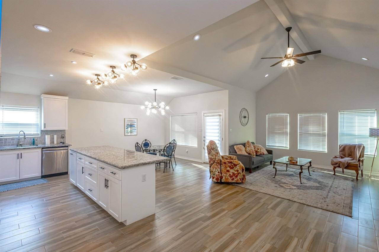 514 Prado Dr - Photo 7 of 32