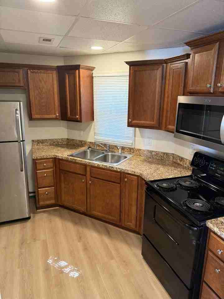 620 Locust St - Photo 5 of 8