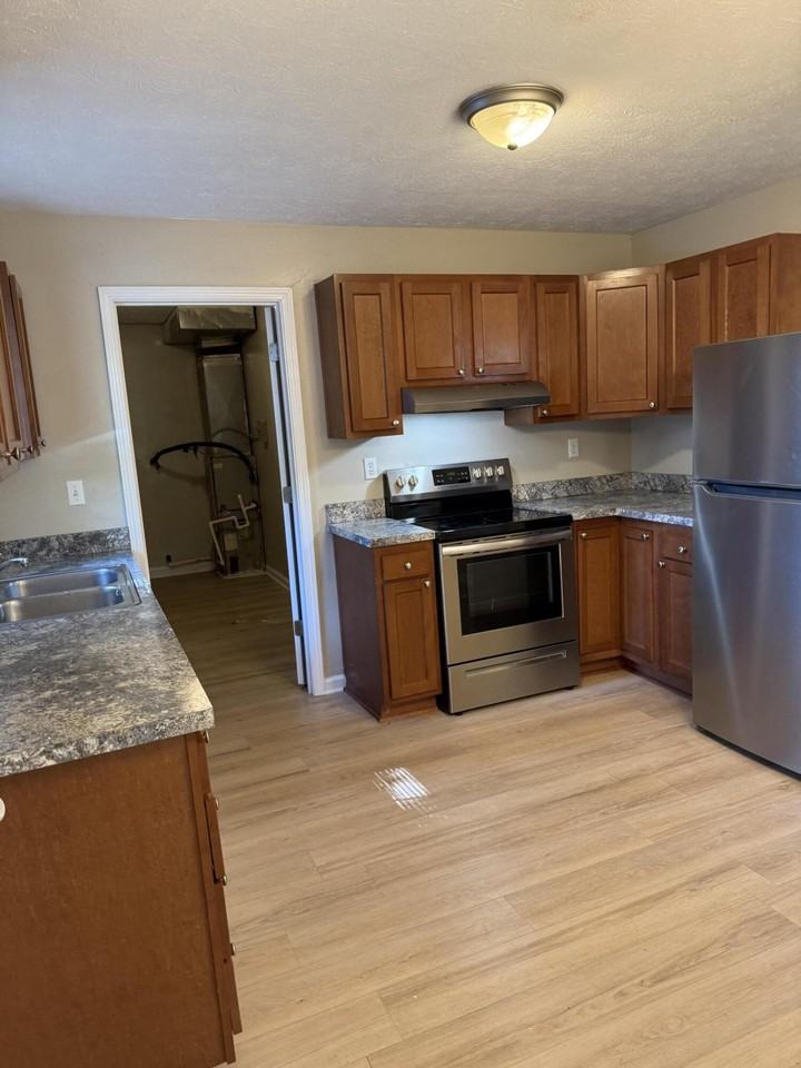 297 Young St - Photo 2 of 8