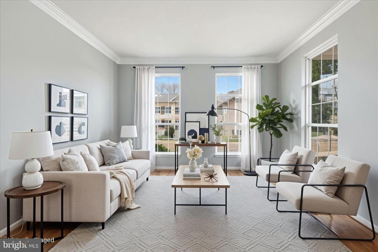 8362 Gaither St - Photo 4 of 50