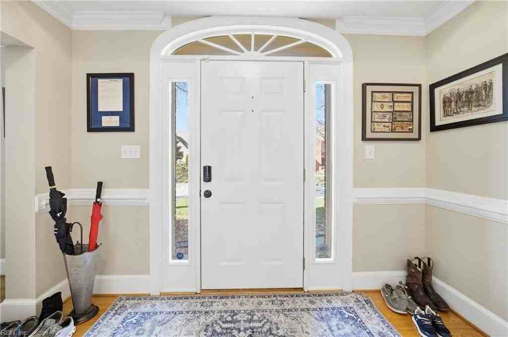 1137 Kingsbury Dr - Photo 4 of 36