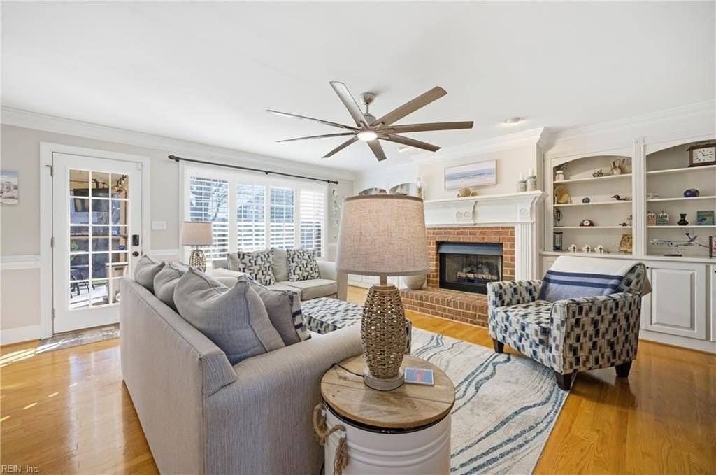 1137 Kingsbury Dr - Photo 7 of 36