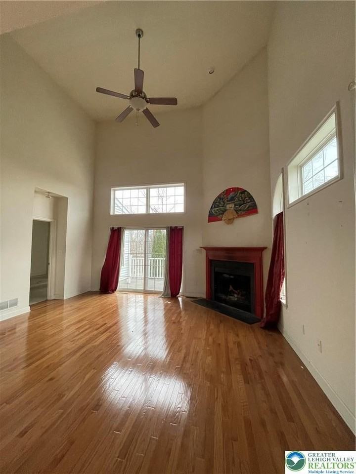 351 Hawthorne Ln - Photo 3 of 6