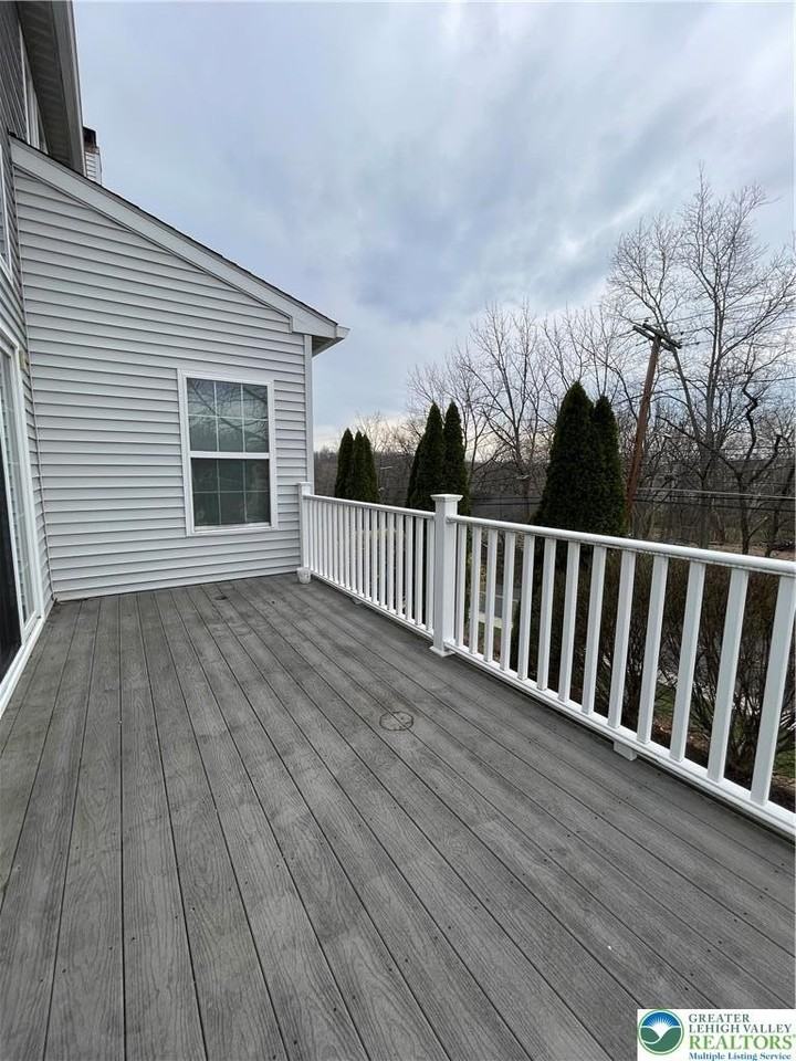 351 Hawthorne Ln - Photo 5 of 6