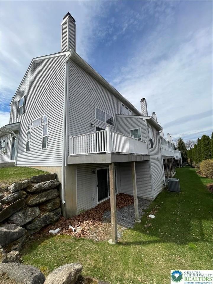 351 Hawthorne Ln - Photo 6 of 6