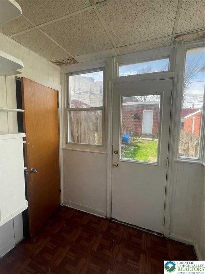 936 1/2 N 6th St - Photo 5 of 9