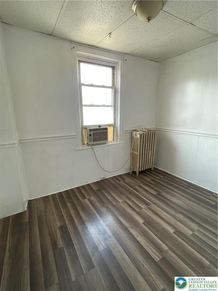 936 1/2 N 6th St - Photo 6 of 9