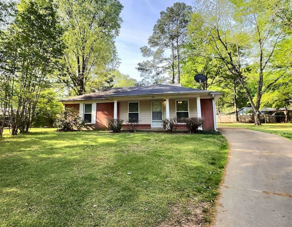 495 Greenview Cv - Photo 2 of 18