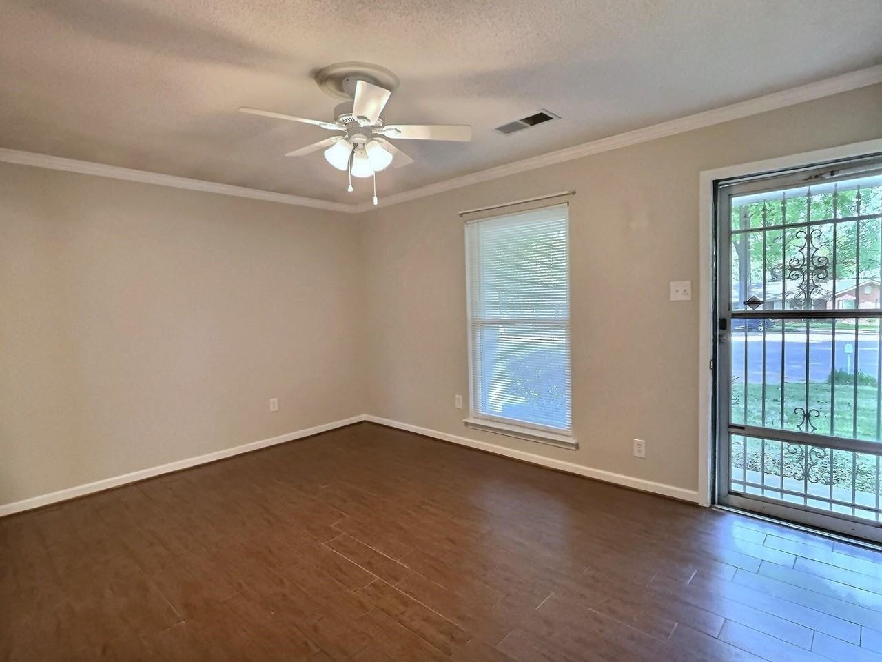 495 Greenview Cv - Photo 4 of 18