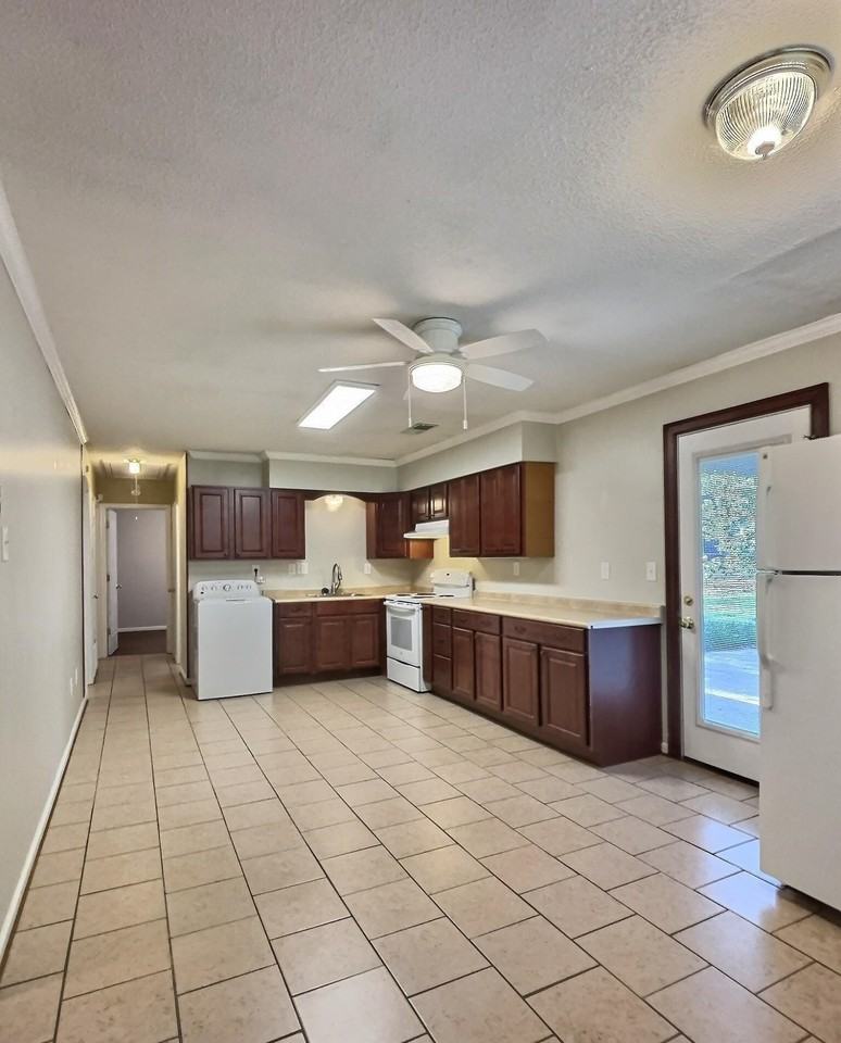 495 Greenview Cv - Photo 6 of 18