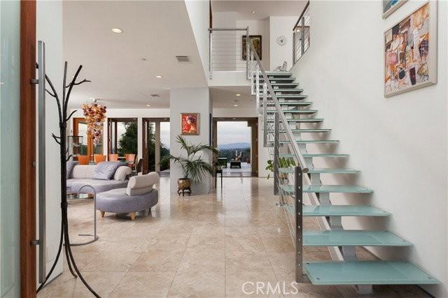 19631 Crestknoll Dr - Photo 3 of 8