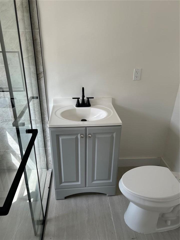 3529 Nw 34th St #BACK - Photo 5 of 17