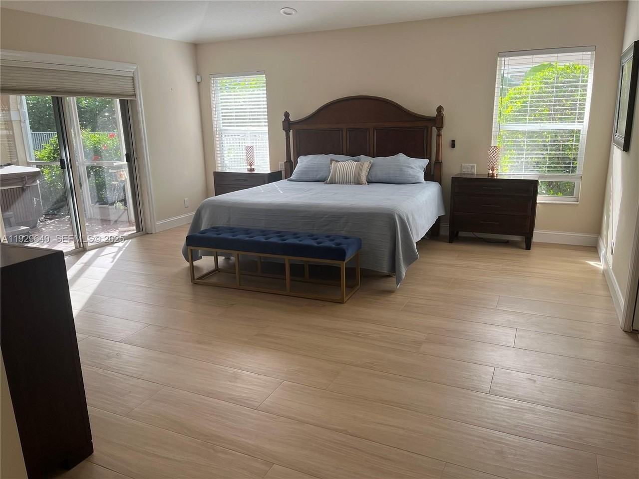 123 Victorian Ln - Photo 4 of 12