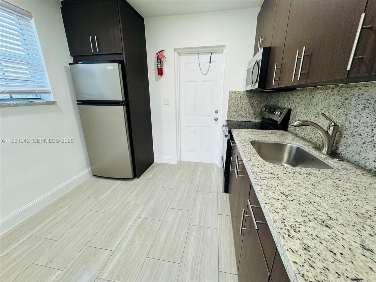 631 Nw 11th Ave #A - Photo 3 of 25