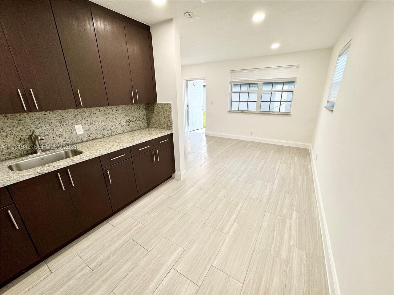 631 Nw 11th Ave #A - Photo 6 of 25